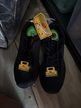 Geers Women's Slip Resistant Comfort Foam Work Sneakers, Size 8 Wide